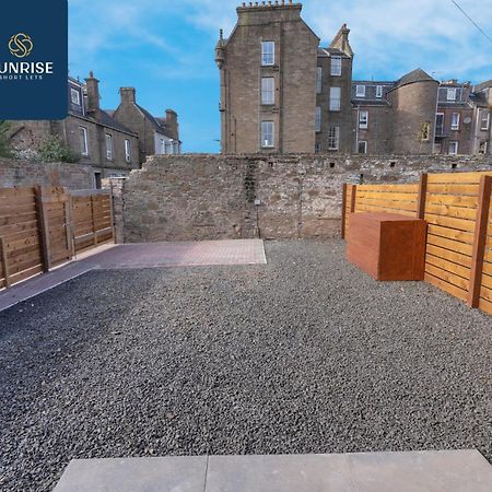 L2 - Stunning 4 Bed House With 6 Beds And 3 Bathrooms, Tvs In Each Room, Free Parking, Fully Equipped, Local Amenities, Easy Ring Road Access, Special Rates Ask Sunrise Short Lets Dundee Exteriér fotografie