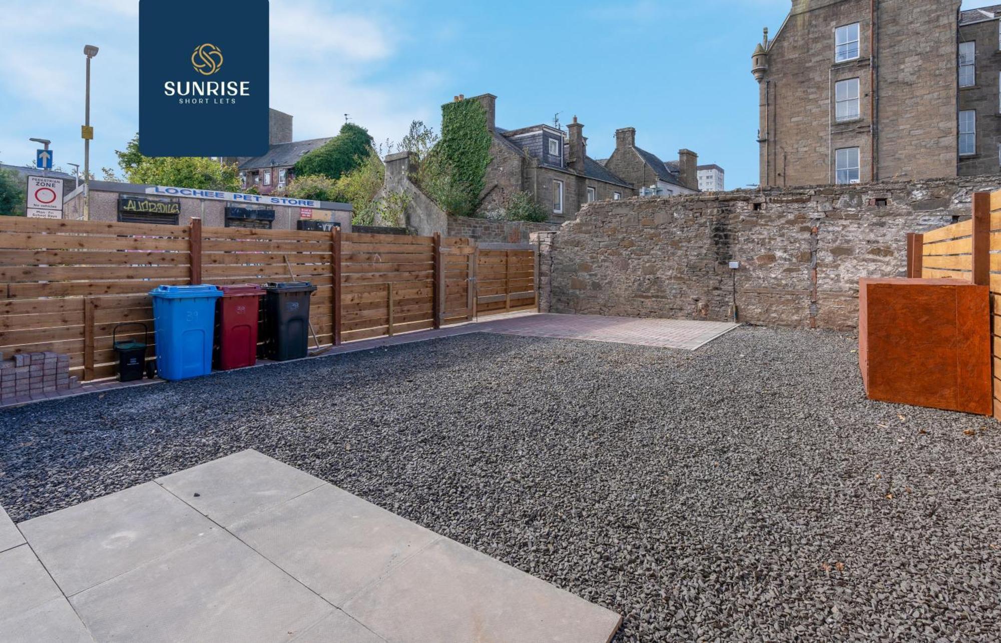 L2 - Stunning 4 Bed House With 6 Beds And 3 Bathrooms, Tvs In Each Room, Free Parking, Fully Equipped, Local Amenities, Easy Ring Road Access, Special Rates Ask Sunrise Short Lets Dundee Exteriér fotografie