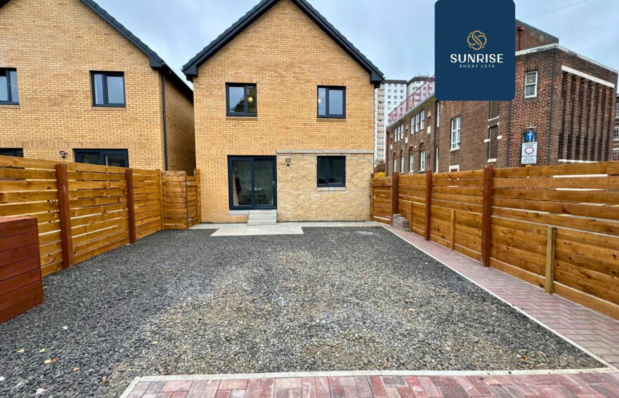 L2 - Stunning 4 Bed House With 6 Beds And 3 Bathrooms, Tvs In Each Room, Free Parking, Fully Equipped, Local Amenities, Easy Ring Road Access, Special Rates Ask Sunrise Short Lets Dundee Exteriér fotografie