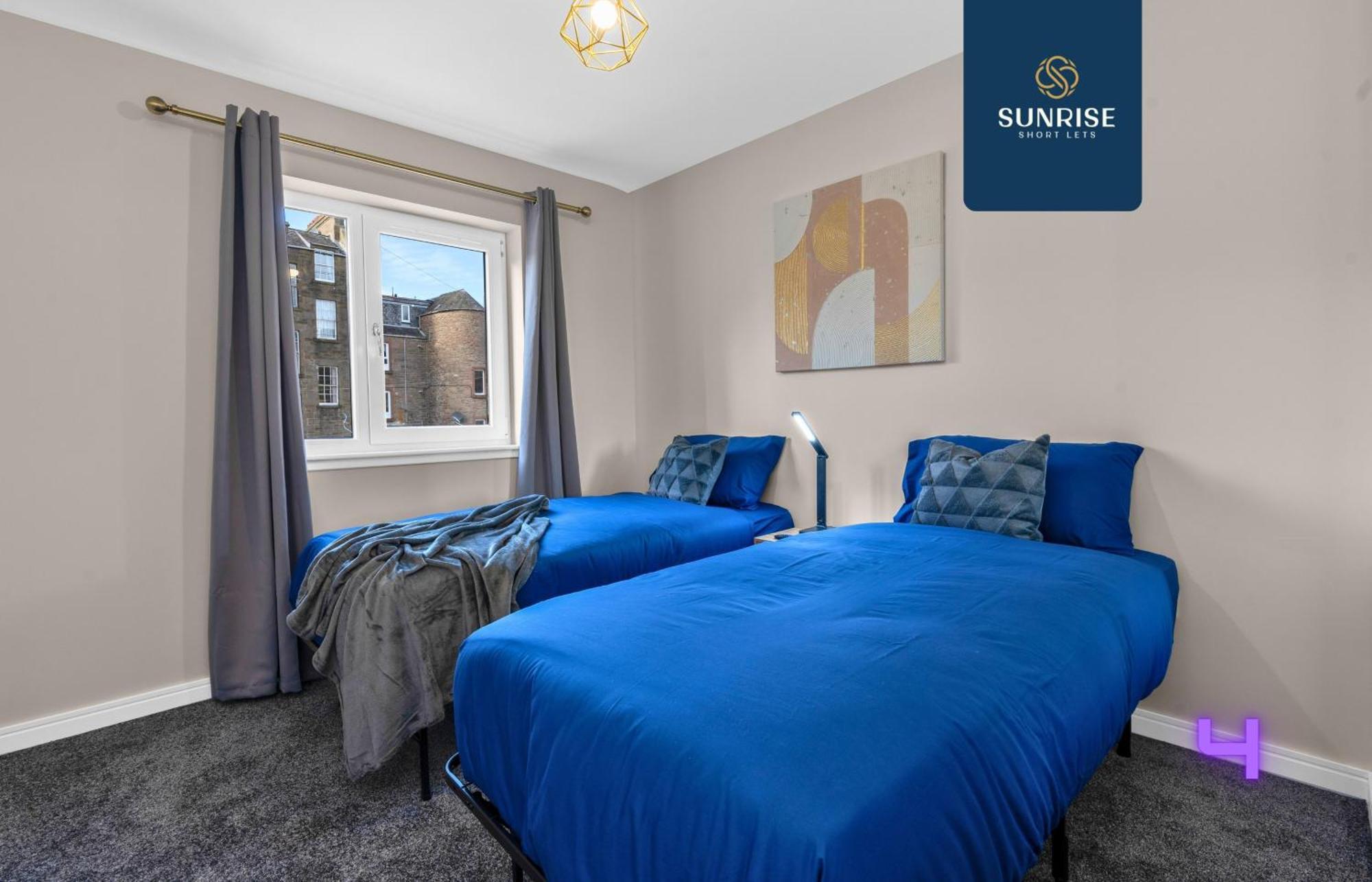 L2 - Stunning 4 Bed House With 6 Beds And 3 Bathrooms, Tvs In Each Room, Free Parking, Fully Equipped, Local Amenities, Easy Ring Road Access, Special Rates Ask Sunrise Short Lets Dundee Exteriér fotografie