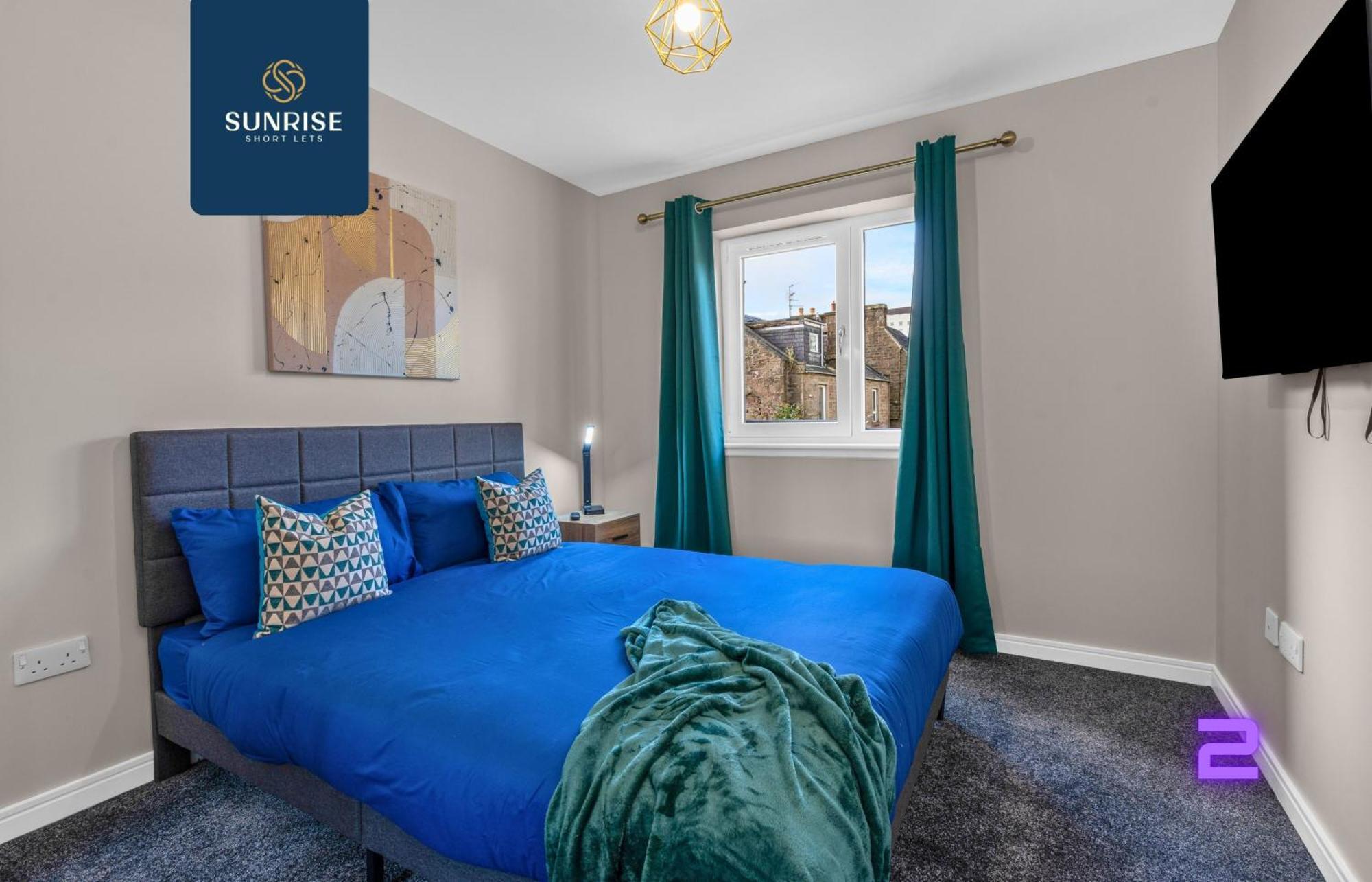 L2 - Stunning 4 Bed House With 6 Beds And 3 Bathrooms, Tvs In Each Room, Free Parking, Fully Equipped, Local Amenities, Easy Ring Road Access, Special Rates Ask Sunrise Short Lets Dundee Exteriér fotografie