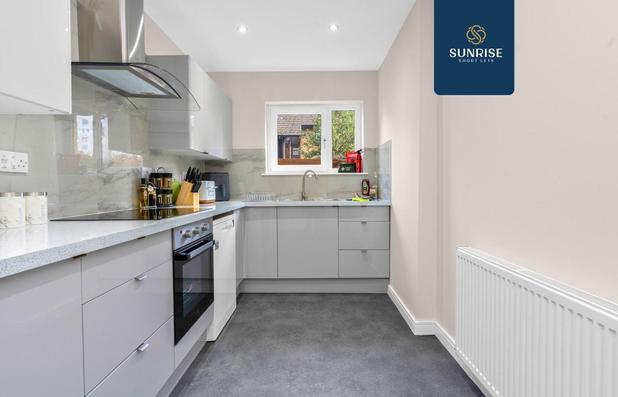 L2 - Stunning 4 Bed House With 6 Beds And 3 Bathrooms, Tvs In Each Room, Free Parking, Fully Equipped, Local Amenities, Easy Ring Road Access, Special Rates Ask Sunrise Short Lets Dundee Exteriér fotografie