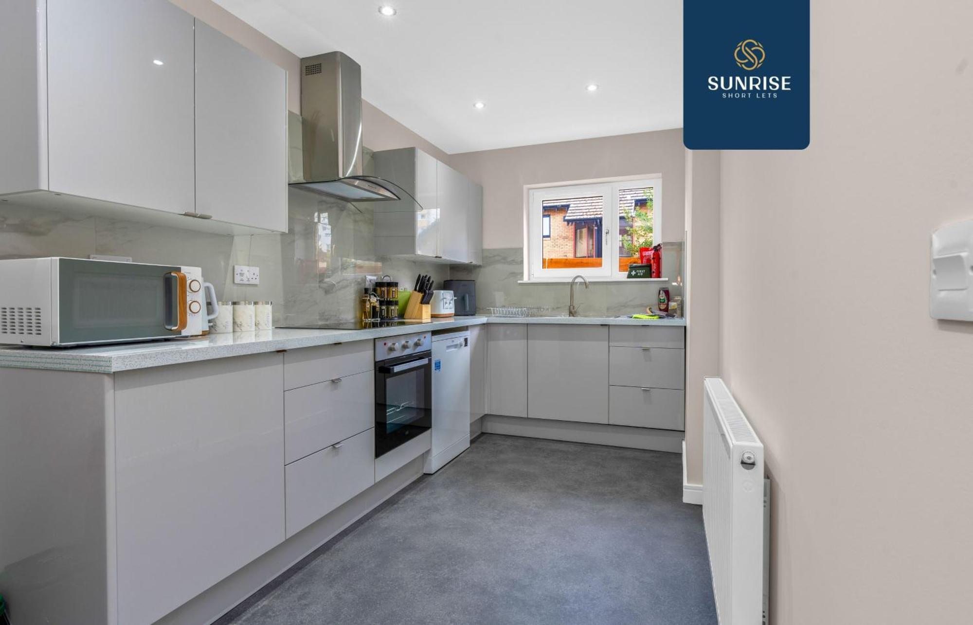 L2 - Stunning 4 Bed House With 6 Beds And 3 Bathrooms, Tvs In Each Room, Free Parking, Fully Equipped, Local Amenities, Easy Ring Road Access, Special Rates Ask Sunrise Short Lets Dundee Exteriér fotografie